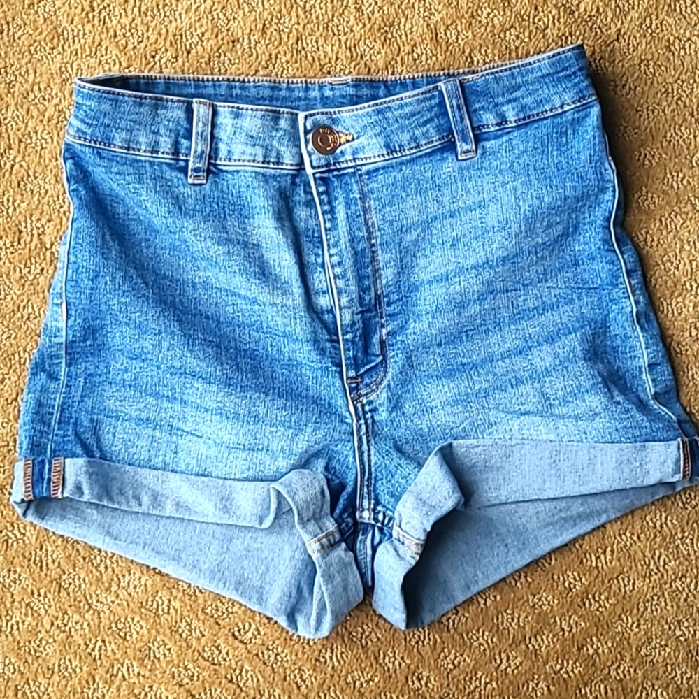 HM high waisted shorts